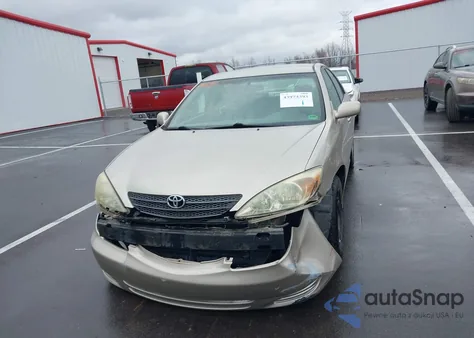 2004 Toyota Camry Le z USA, uszkodzony, nr VIN 4T1BE32KX4U854689